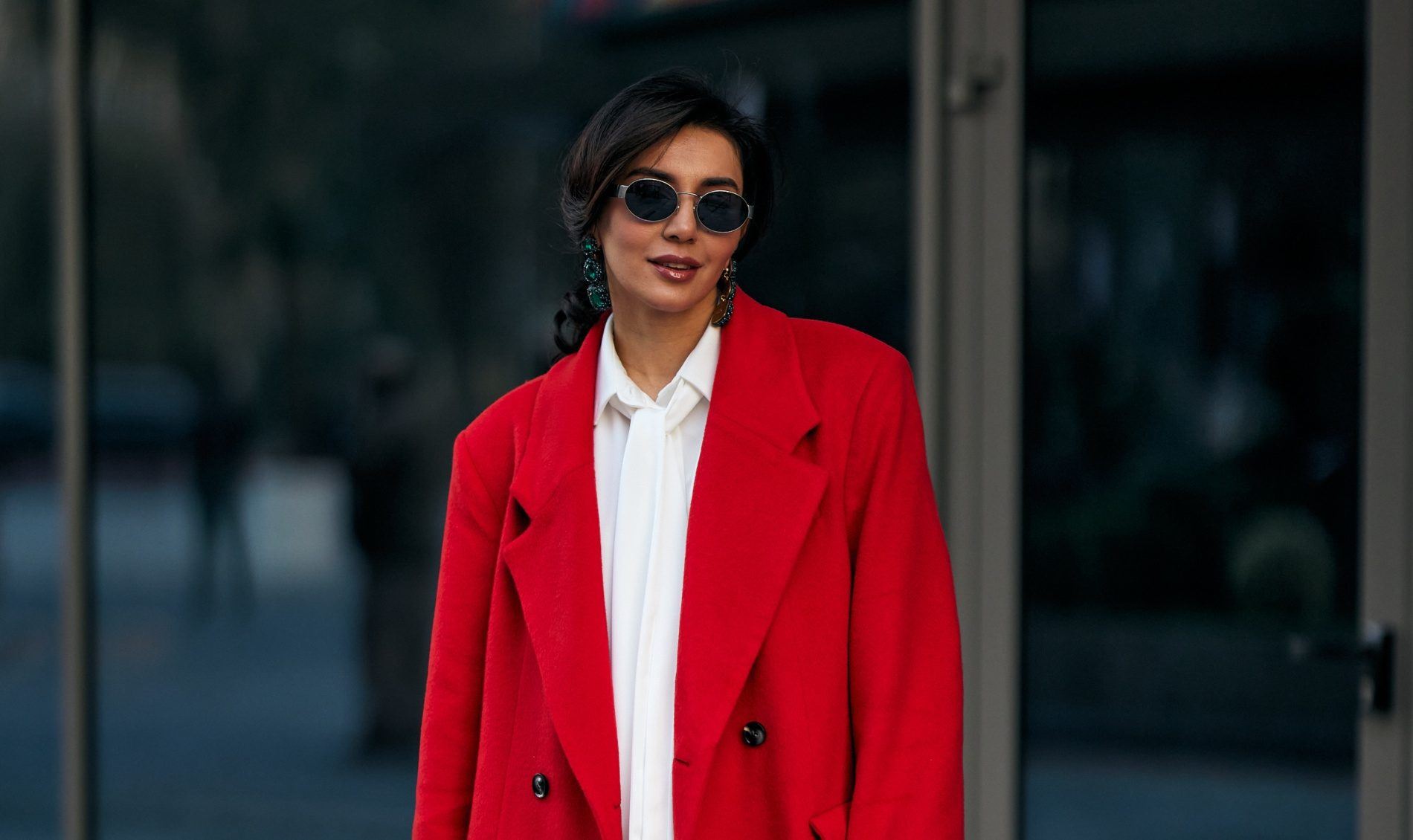Πώς θα αναβαθμίσεις τα outfits σου για τις γιορτές χωρίς να ξοδέψεις χρήματα