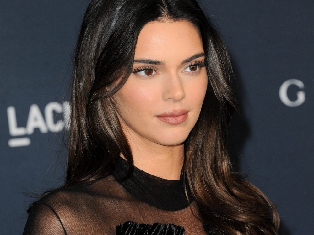 Kendall Jenner: Βρήκαμε την αγαπημένη της κρέμα ματιών για ξεκούραστο βλέμμα