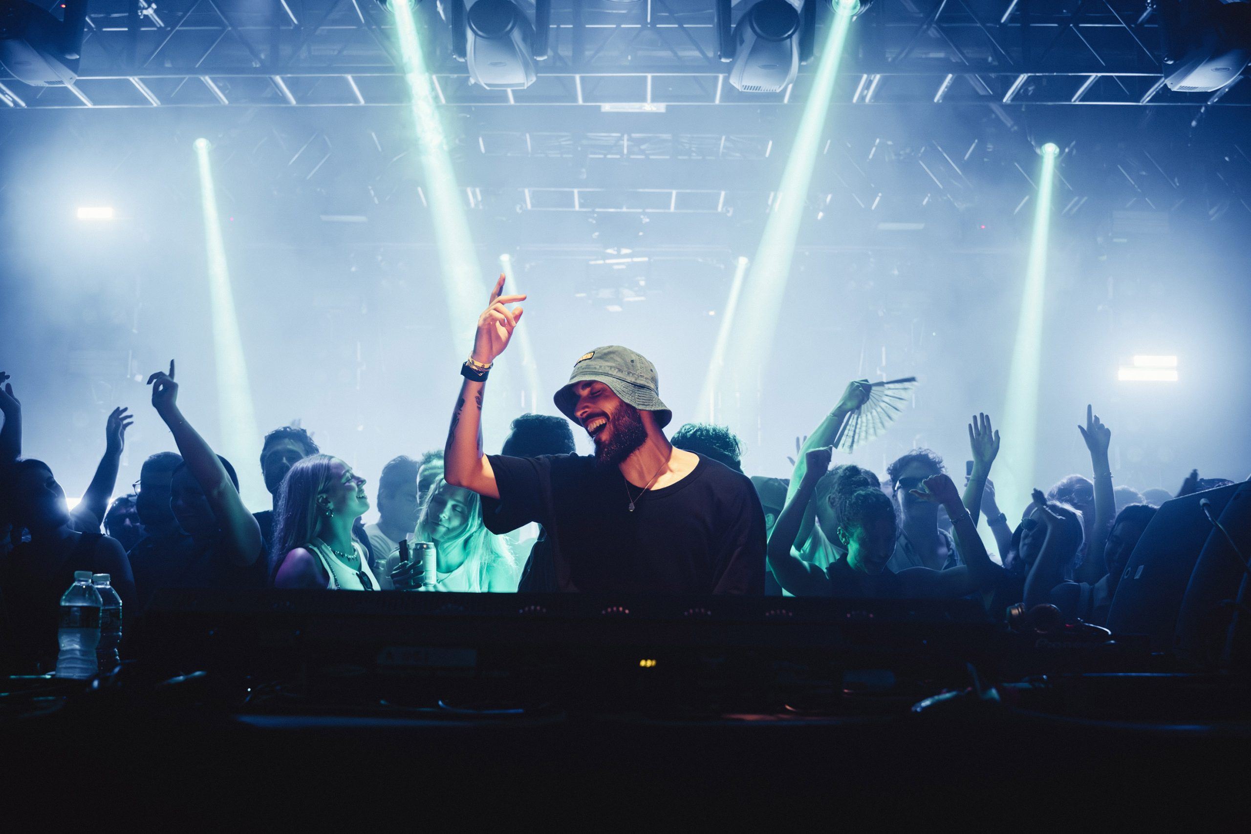Ο dj Folamour θα δώσει το πρώτο μεγάλο εορταστικό πάρτι της Αθήνας