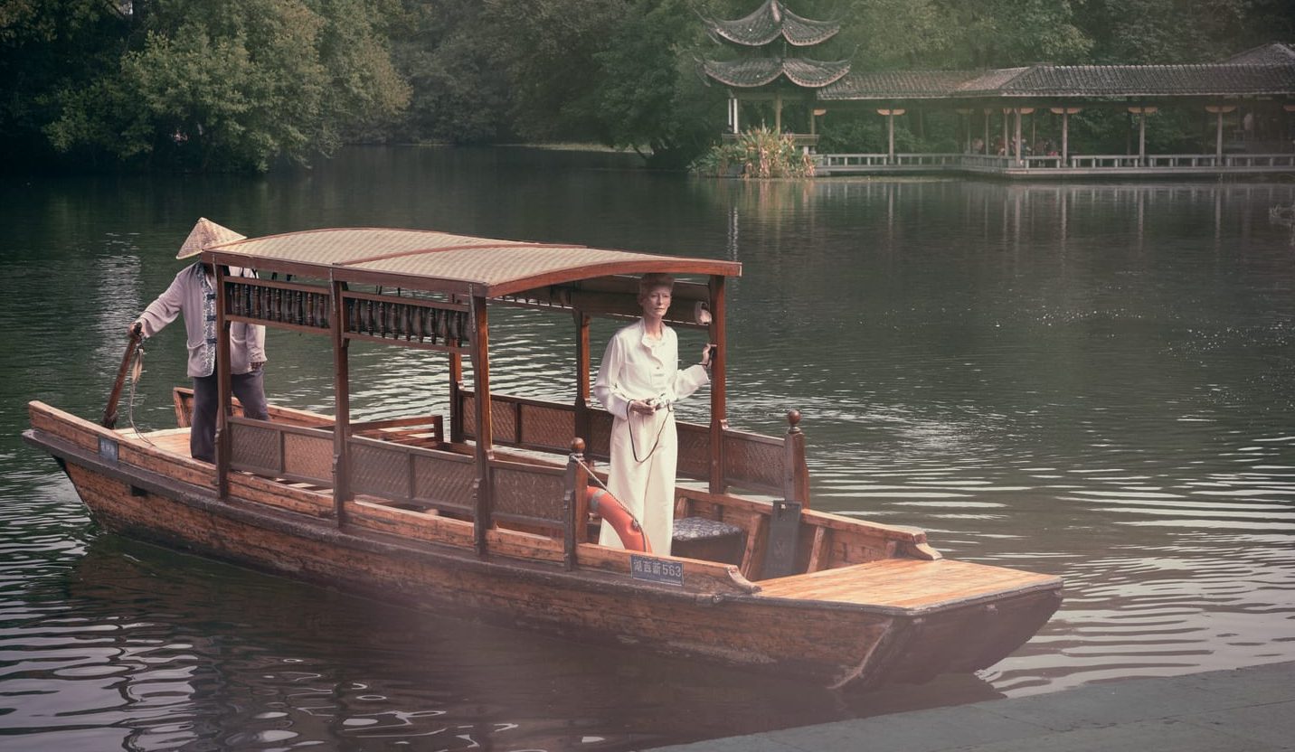 CHANEL Métiers d'art 2024/25: Το φιλμ στη Δυτική Λίμνη της Κίνας για την παρουσίαση της νέας συλλογής του οίκου