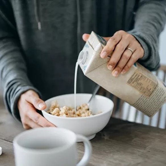 Τι μπορείς να φας για πρωινό εάν ξυπνήσεις με φούσκωμα στην κοιλιά;