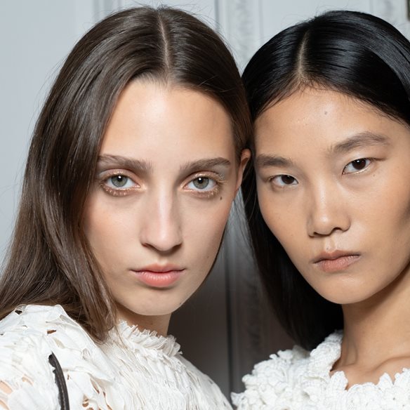 2 ψαγμένα beauty tools που θα ανανεώσουν εγγυημένα την επιδερμίδα σου