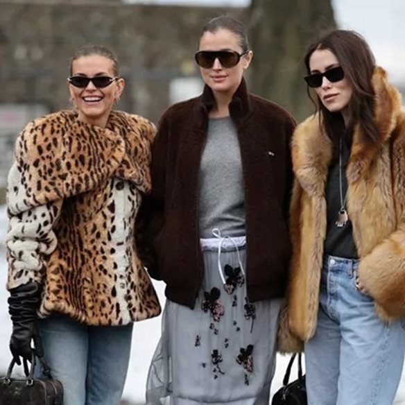 Galentine's Day: Πώς θα ντυθείς κομψά σε μία έξοδο με τις φίλες σου