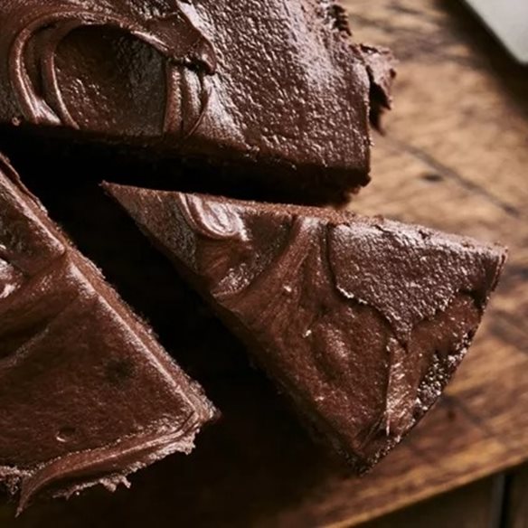 Ζουμερή σοκολατόπιτα με μήλο - χωρίς αλεύρι και χωρίς βούτυρο