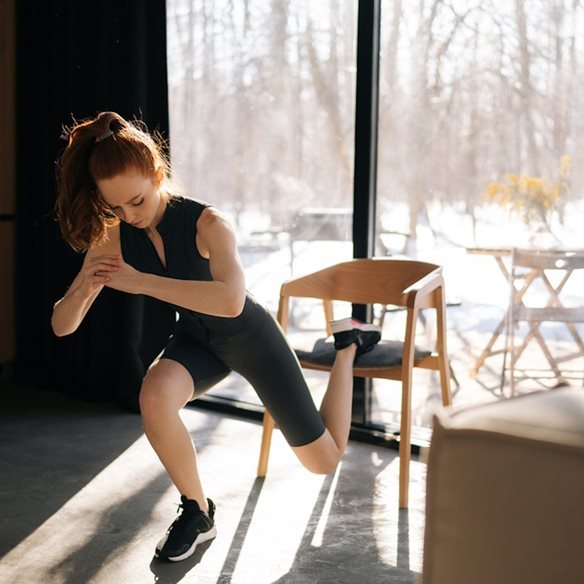 Aυτή η άσκηση με καρέκλα είναι ιδανική για την ενδυνάμωση των κοιλιακών