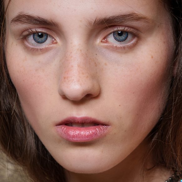 Αυτή η κρέμα ματιών με υαλουρονικό χαρίζει 180% ενυδάτωση σε 2 ώρες