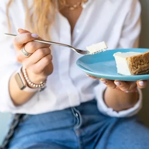 Παχαίνουν τελικά τα γλυκά; Η διατροφολόγος εξηγεί τι ισχύει στην απώλεια βάρους