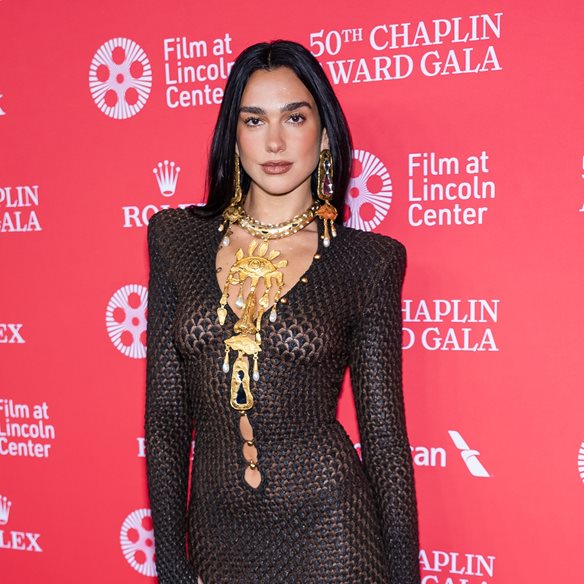 Dua Lipa: Έκανε το πιο stylish μανικιούρ για το φθινόπωρο-χειμώνα του 25