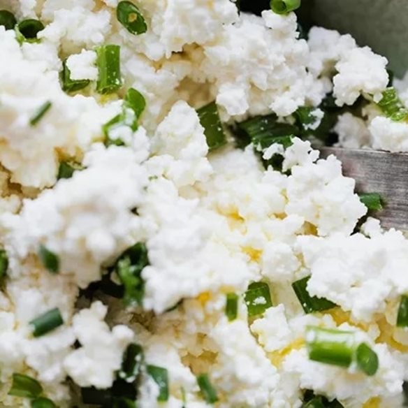 Cottage cheese: Πότε το δημοφιλές τυρί μπορεί να γίνει "παγίδα" για την υγεία σου