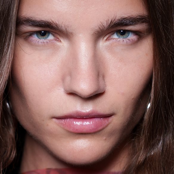 Αυτό το serum ρετινόλης κοστίζει λιγότερο από 7 ευρώ και επαναφέρει τη νεανική όψη στην επιδερμίδα