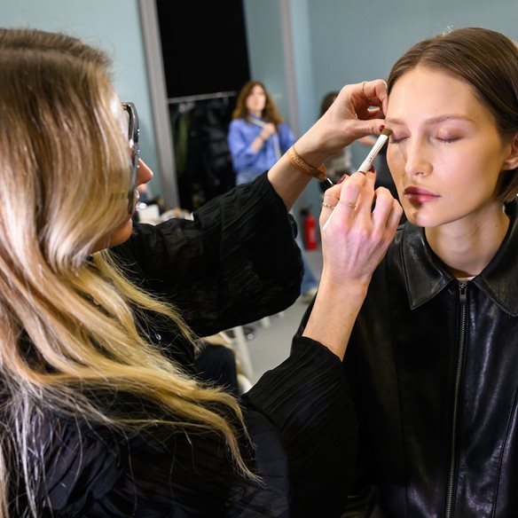 Αυτό είναι το μεγαλύτερο λάθος που κάνουν οι περισσότερες γυναίκες στο μακιγιάζ των ματιών τους