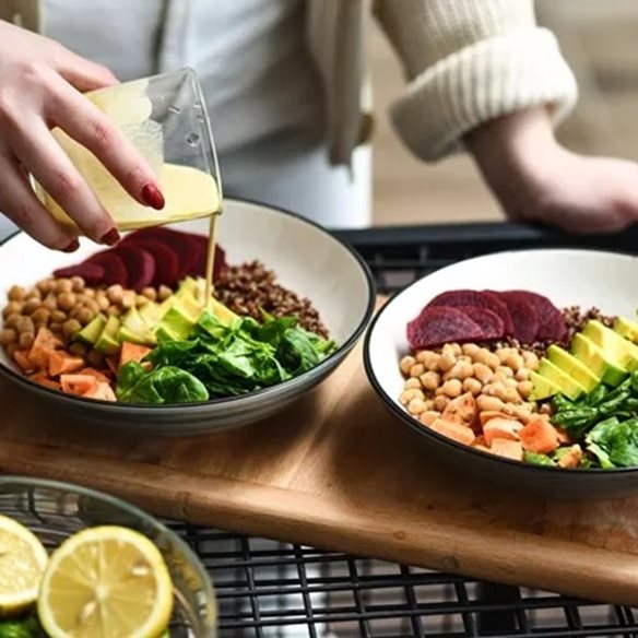 Έλλειμμα θερμίδων: Τι είναι και πώς να το πετύχεις με υγιεινό τρόπο