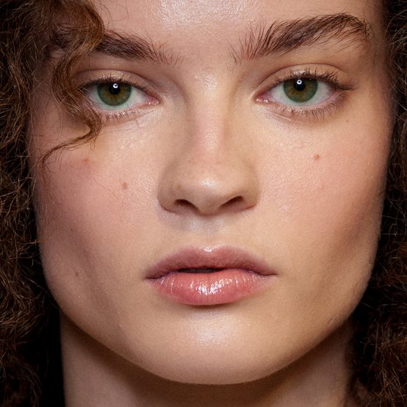 Σταγόνες Νεότητας: 3 πολλά υποσχόμενα προϊόντα για την πιο αποτελεσματική ρουτίνα αντιγήρανσης