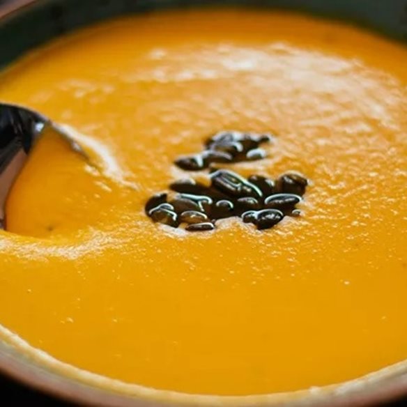 Ζεστή αποτοξίνωση: Είναι το souping η καλύτερη δίαιτα για τον χειμώνα;