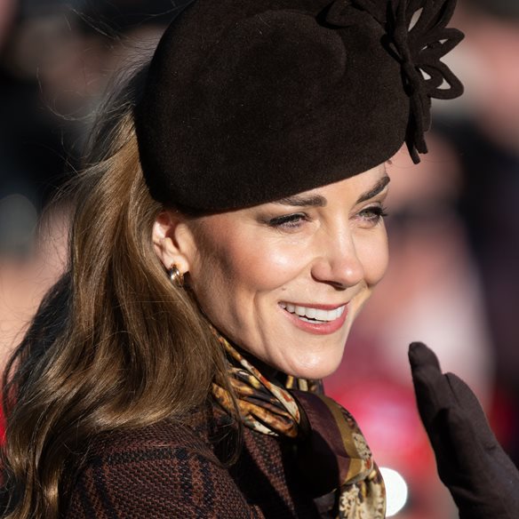 Posh Mom Bronde: Η απόχρωση μαλλιών που έγινε γνωστή από την Kate Middleton και θα είναι παντού το 2026