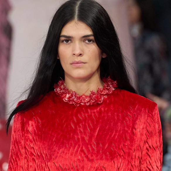 Red Power: Αυτό το γαλάκτωμα με εκχύλισμα καμέλιας είναι ένα πραγματικό ελιξίριο νεότητας