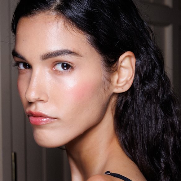 Skin Perfector: Αυτό το προϊόν μακιγιάζ χαρίζει ανάλαφρη κάλυψη και φυσική λάμψη