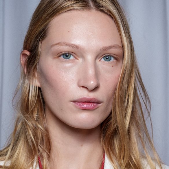 Το "χρυσό" στοιχείο στο skincare που αυξάνει την παραγωγή κολλαγόνου