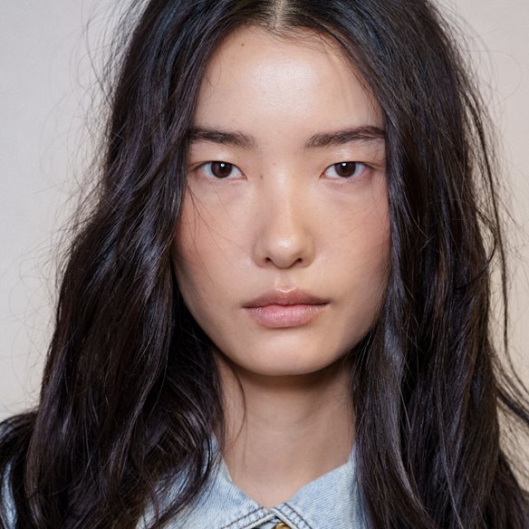 Το ασιατικό beauty μυστικό για να μην γκριζάρουν τα μαλλιά σου