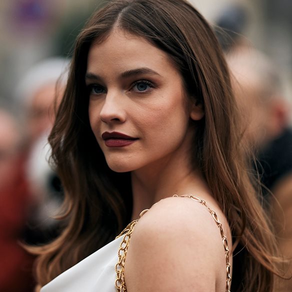 6 viral hair mists που μπορούν να αντικαταστήσουν ακόμα και το άρωμά σου