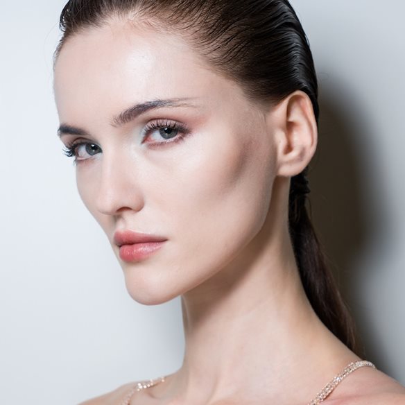 Χαλάρωση και λεπτές γραμμές στον λαιμό: Οι 2 καλύτεροι τρόποι αντιμετώπισης