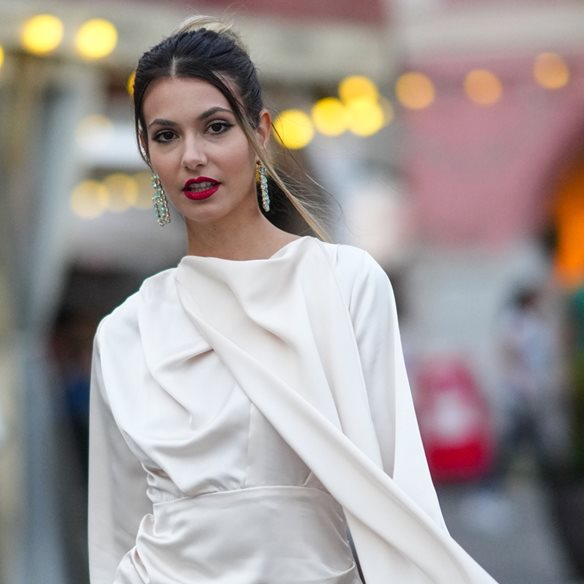 Κόκκινο χρώμα στα χείλη: 4 επιλογές για το πιο εντυπωσιακό αποτέλεσμα στις γιορτές