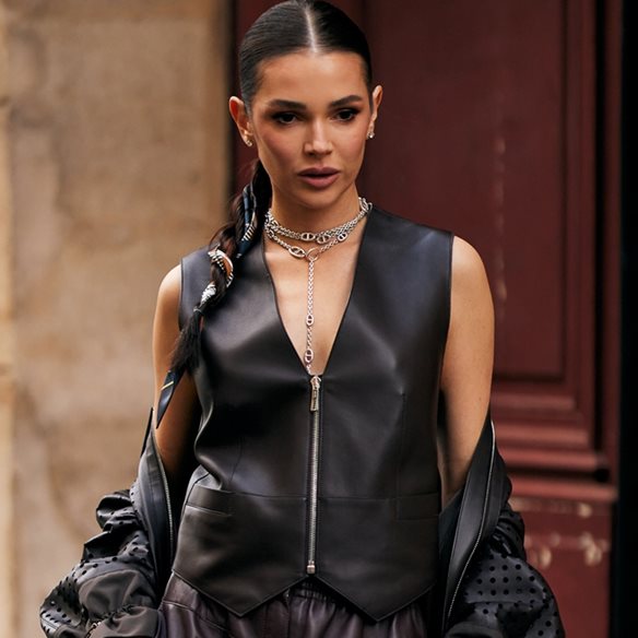 Βρήκαμε τα άνετα τακούνια με τα οποία θα χορέψεις σε όλα τα πάρτι της εορταστικής περιόδου