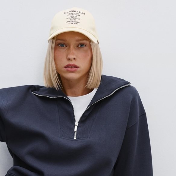 Casual chic: Το φούτερ από Stradivarius που θα κάνει τα street style λουκ runway-ready