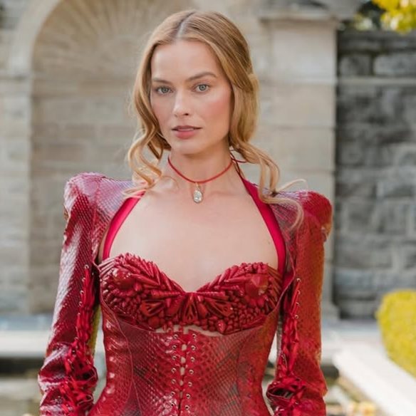 Style icon: Οι statement εμφανίσεις της Margot Robbie στο press tour της ταινίας "Wuthering Heights"