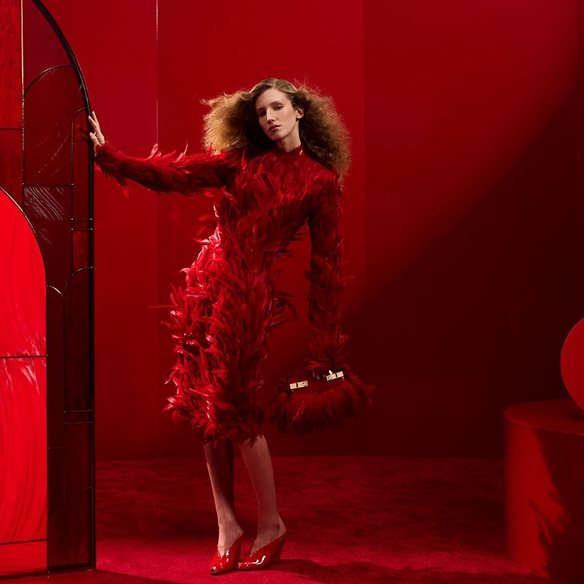 "Touch of Light": Η holiday καμπάνια της Kalogirou εμπνέεται από την αθωότητα των παιδικών μας Χριστουγέννων