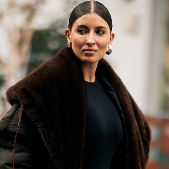 Αυτή η γούνα από Stradivarius είναι ό,τι πιο cozy θα φορέσεις τον χειμώνα