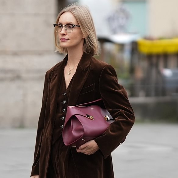 Βελούδινα παντελόνια: Η stylish επιλογή για όλα τα πάρτι της σεζόν