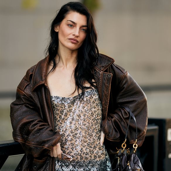 Θα βγεις για ποτό το ΣΚ; 3 stylish τρόποι να φορέσεις τη φούστα με παγιέτες