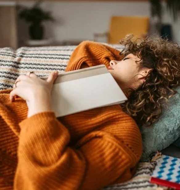 Σε παίρνει ο ύπνος αμέσως; 3 πιθανά σημάδια για την υγεία σου