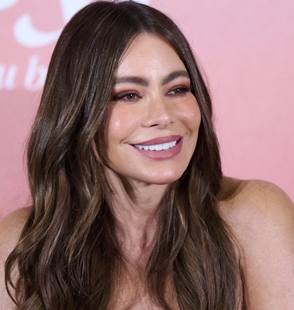 Sofia Vergara: Η πόζα με μικροσκοπικό λευκό μπίκίνι στα 53α της γενέθλια