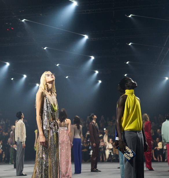 Valentino SS26: Οι "πυγολαμπίδες" του Alessadro Michele είναι το φωτεινό μέλλον της μόδας;