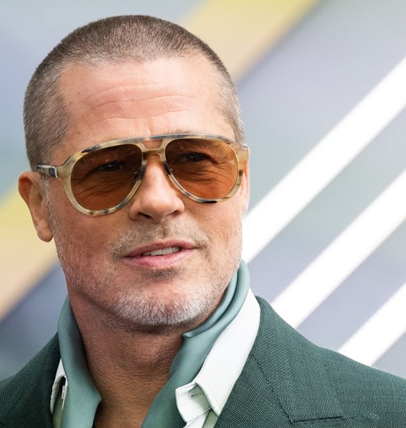 Ο Brad Pitt επιθυμεί να φτιάξει τη σχέση του με τα δίδυμα παιδιά του, αλλά "να κάνουν εκείνα το πρώτο βήμα"