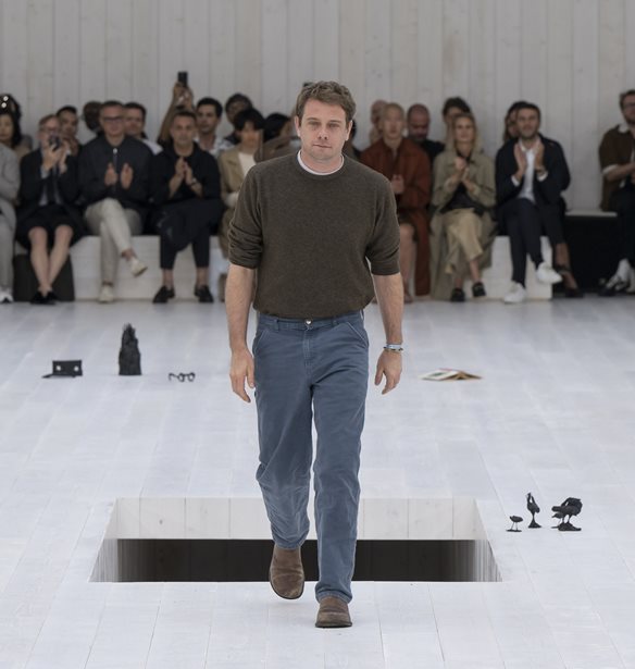 Ο Jonathan Anderson αποχωρεί από τον Οίκο Loewe μετά από 11 χρόνια δημιουργικής ηγεσίας