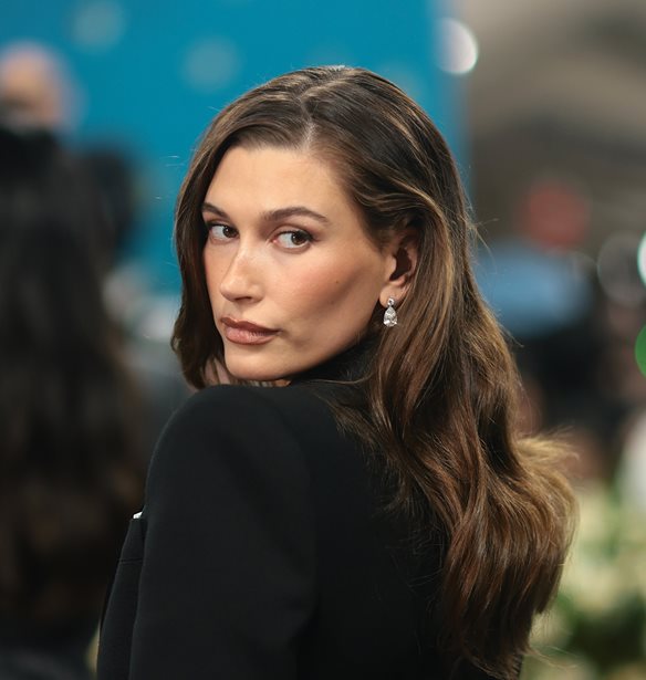 H Hailey Bieber πουλά τη Rhode Beauty για 1 δισεκατομμύριο δολάρια
