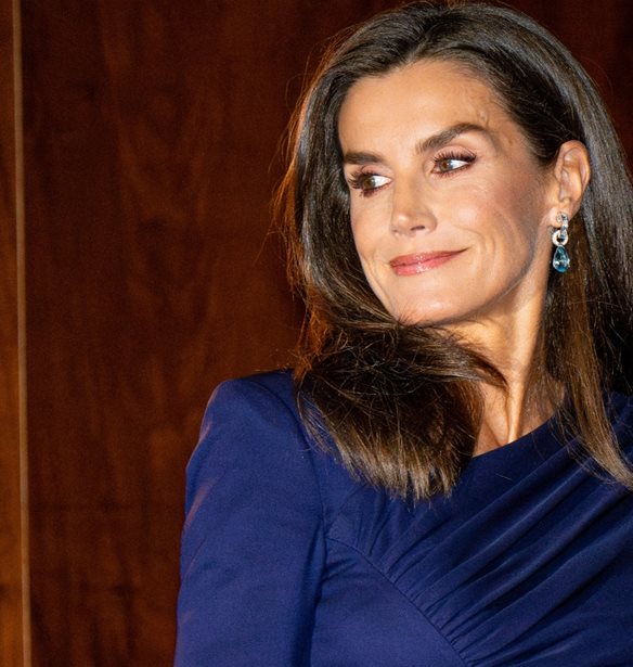 Η Letizia της Ισπανίας κράτησε το glam clutch που θα σε βολέψει στα πάρτι της σεζόν
