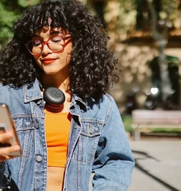 5 denim τζάκετ από την Pull&Bear που θα σε "σώσουν" στο νησί