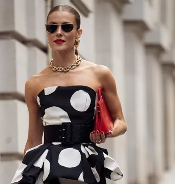"Δεν ξέρω τι να φορέσω": 10 καλοκαιρινά looks για να αντιγράψεις την εβδομάδα που ξεκινά