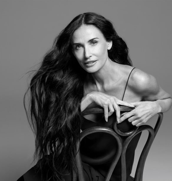 Η Demi Moore γίνεται η νέα μούσα για το πιο iconic brand περιποίησης μαλλιών