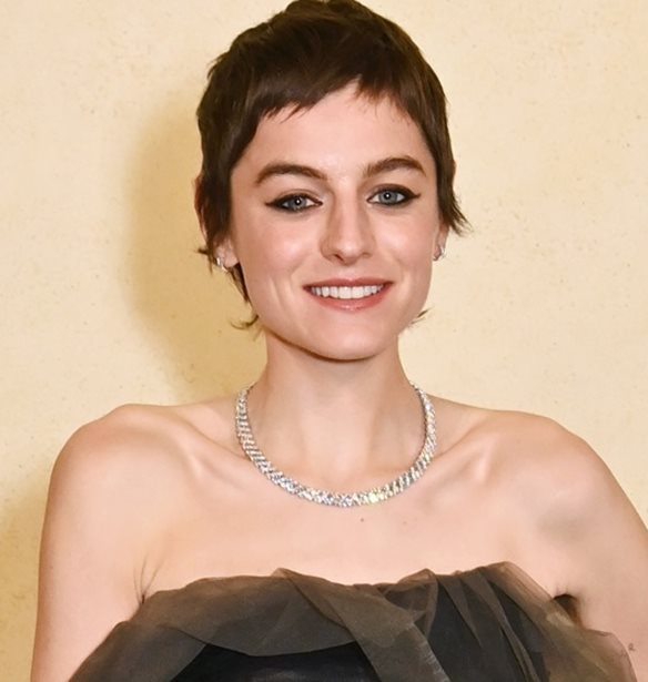 Pride and Prejudice: Η Emma Corrin πρωταγωνιστεί στη νέα τηλεοπτική μεταφορά του μυθιστορήματος