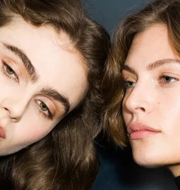 Βρήκα 3 απίστευτα οικονομικές mascaras που χαρίζουν θεϊκές βλεφαρίδες