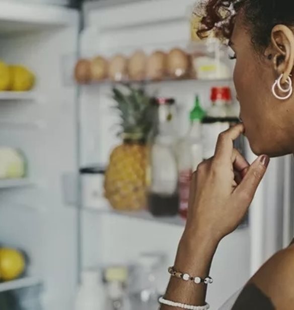 Αυτά είναι τα 4 τρόφιμα που δεν πρέπει να μπαίνουν στο ψυγείο αν θες να παραμείνουν φρέσκα