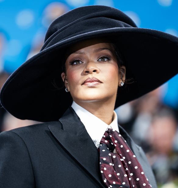 Η Rihanna ανακοίνωσε την τρίτη της εγκυμοσύνη με μία εντυπωσιακή εμφάνιση στο Met Gala 2025
