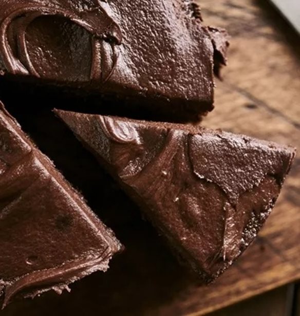 Ζουμερή σοκολατόπιτα με μήλο - χωρίς αλεύρι και χωρίς βούτυρο