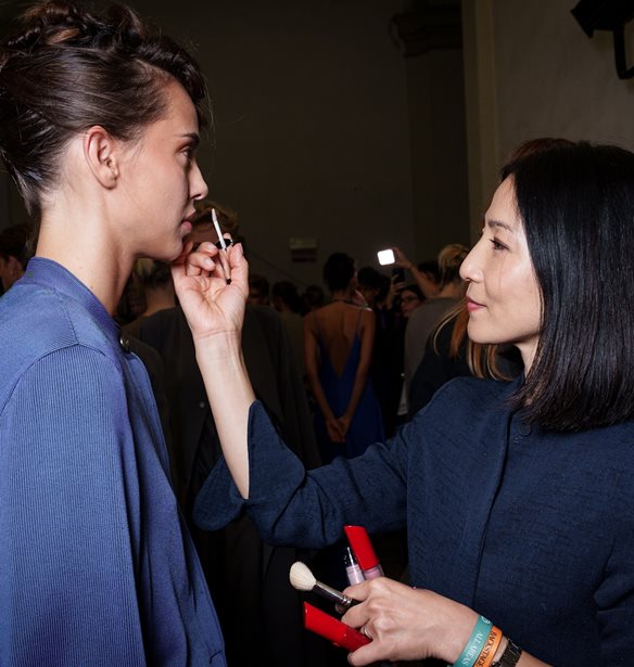 Το λάθος στο μακιγιάζ που μπορεί να σε δείξει κουρασμένη