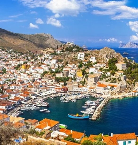 "Το ελληνικό νησί που είναι πιο όμορφο από την Σαντορίνη": Αυτό είναι το νησί που αποθεώνει ο βρετανικός τύπος